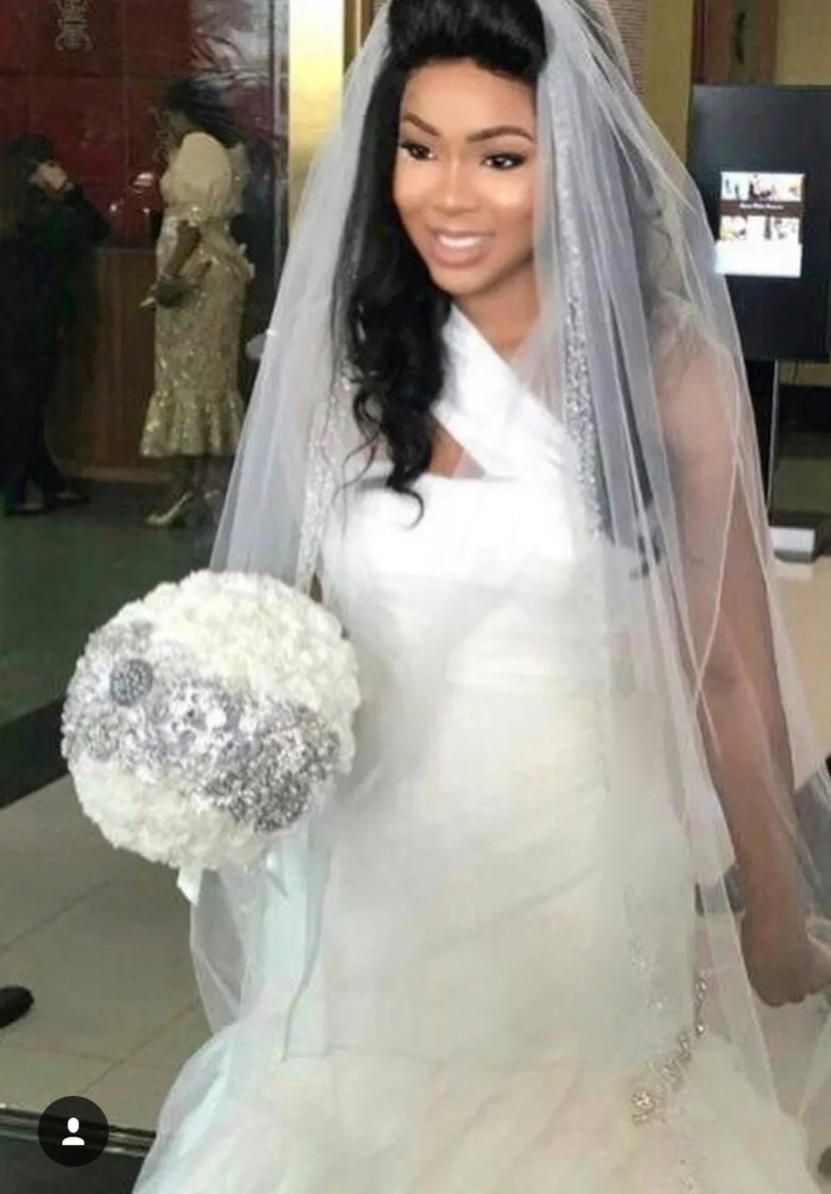 Crystal brooch wedding bouquet