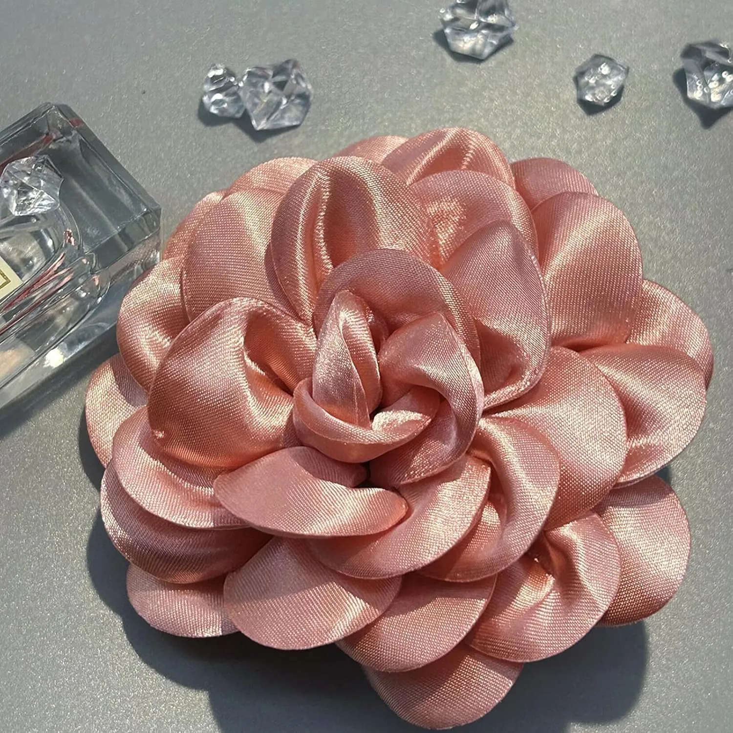 Elegant Large Rose Flower Brooches Lapel Pins Handmade Dainty Satin Fabric Brooches Big Camellia Flower Brooch Pin for Women Wedding Part Dance Dress Suit Clothes Accessories Jewelry