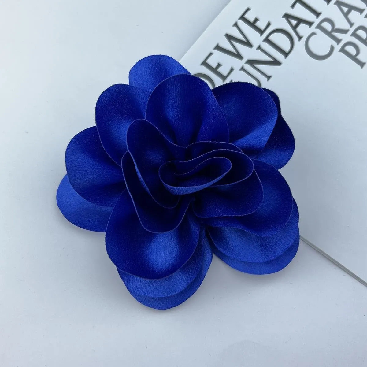Flower Pins Large Flower Brooches Dainty Satin Fabric Rose Flower Brooches Lapel Pins Delicate Elegant Silk Camellia Flower Oversized Brooch Pin for Women Wedding Part Dance Dress Suit Clothes Accessories Prom Jewelry Gifts