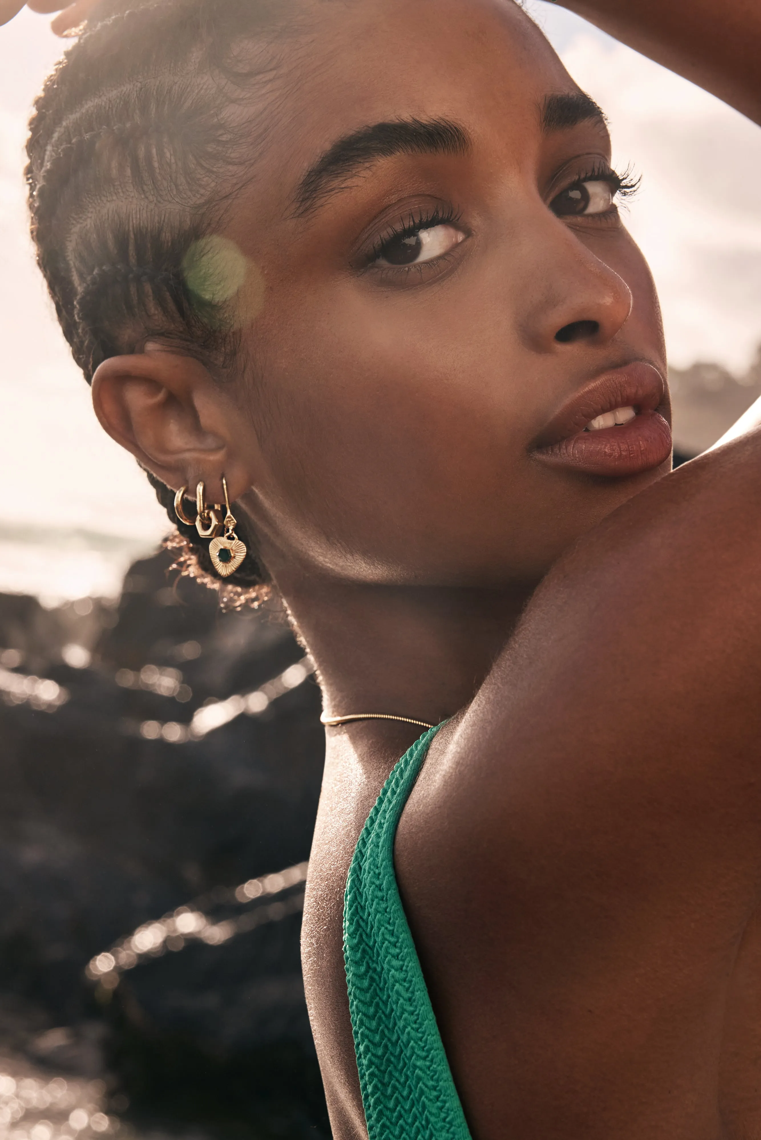 LOVERS PULL-THROUGH EARRINGS - GREEN ONYX -  GOLD